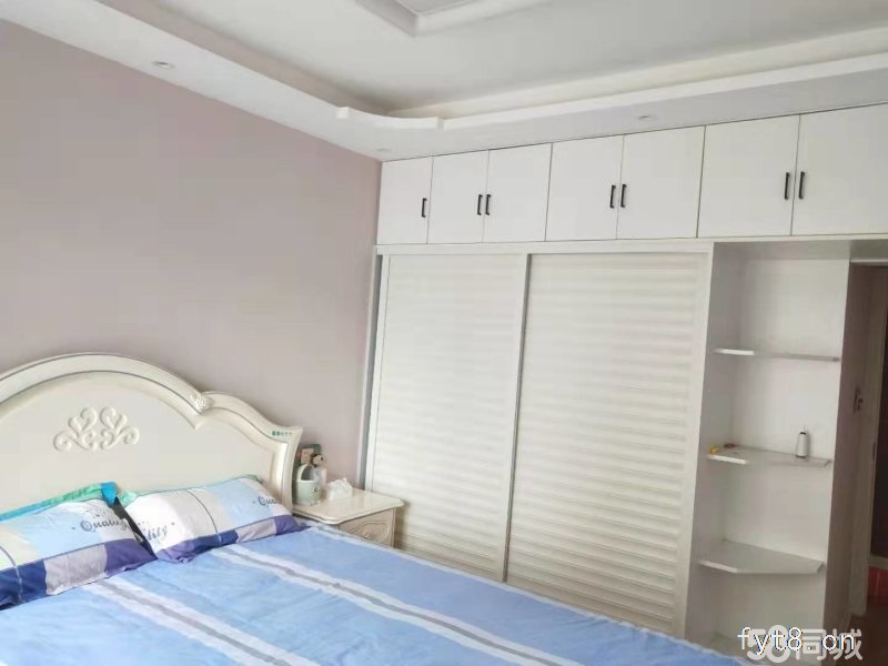 东城学 区电梯房 三室精装有产证 满五年没有税费 买房必看房